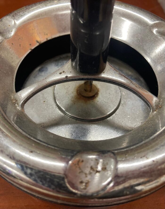 Classic retro cigarette ashtray - Image 2