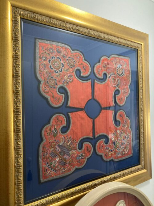 Exceptional  Chinese embroidered silk wedding collar