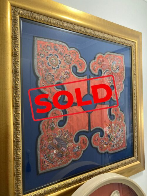 Exceptional  Chinese embroidered silk wedding collar