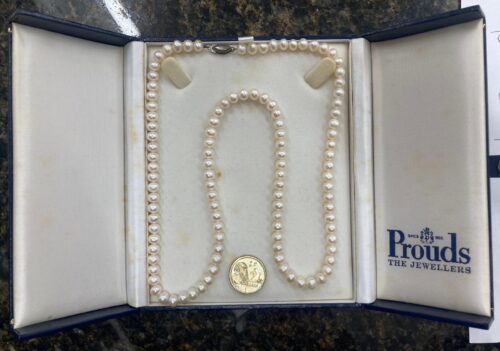 Retro pearl necklace in Prouds box